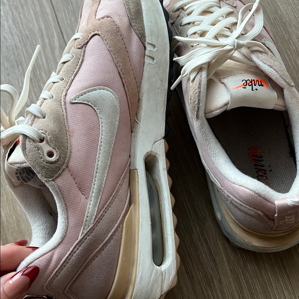 Nike Women's Blush and Cream Sneakers Size 8 - Picture 5 of 5